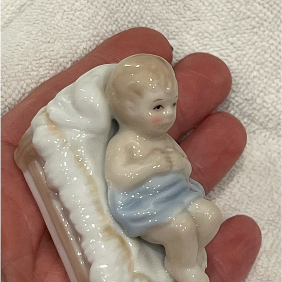 VINTAGE Baby Jesus Enesco Porcelain Nativity Circa 1986 Replacement Piece. - Picture 11 of 13